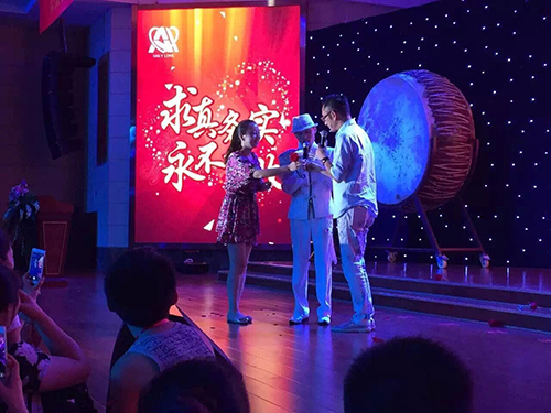 吳啟華、韓國男團Notice出席昆明至愛企業集團巨星見面演唱會