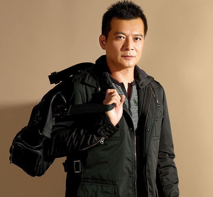 黃日華出席芝華仕河南信陽(yáng)明星見(jiàn)面會(huì)