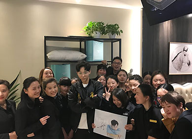 #胡夏親臨富森美# 最美四月，怎能少了胡夏... 來自富森美家居