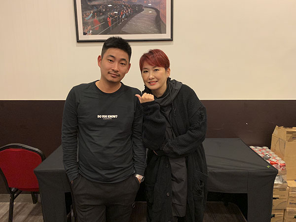 湯寶如與經紀人李志合影