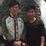 張宇與經紀人李志合影